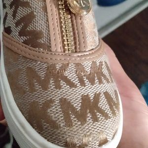 Meet your Posher, Dalia